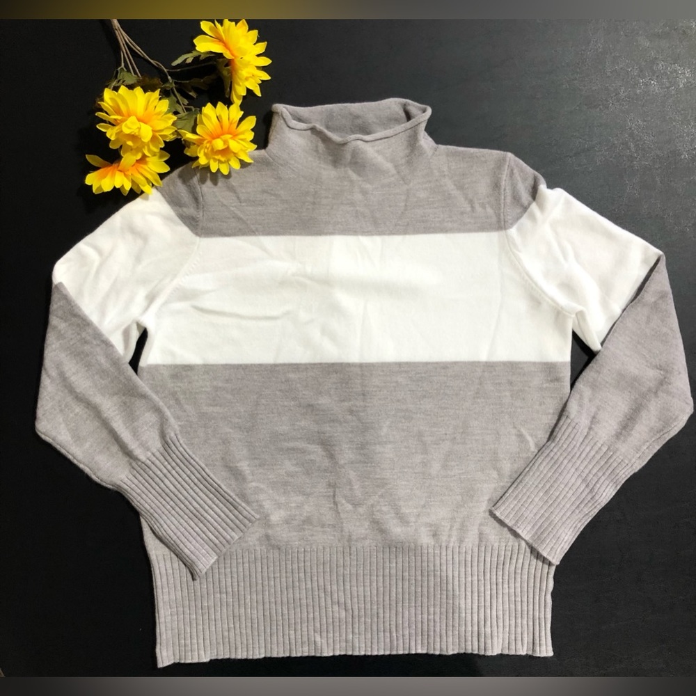 French connection gray white XL sweater warm cozy